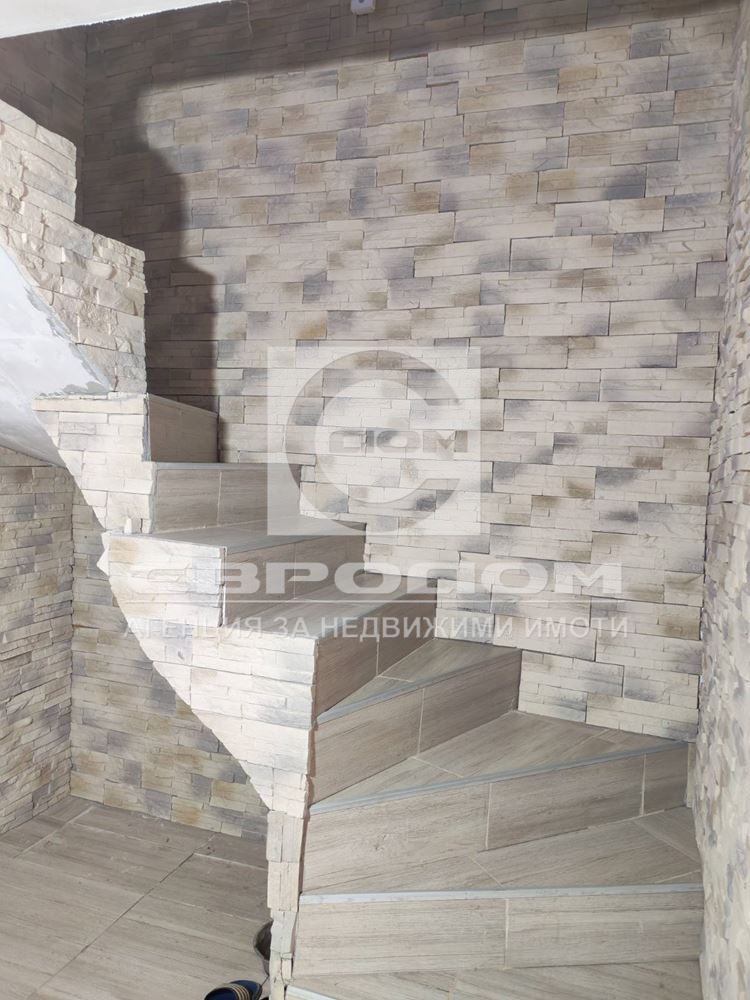 Голяма къща в село Борилово - 0