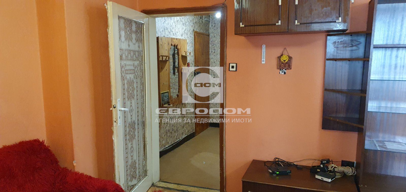 Три с кухня в тухлен блок, Крайречен - 0