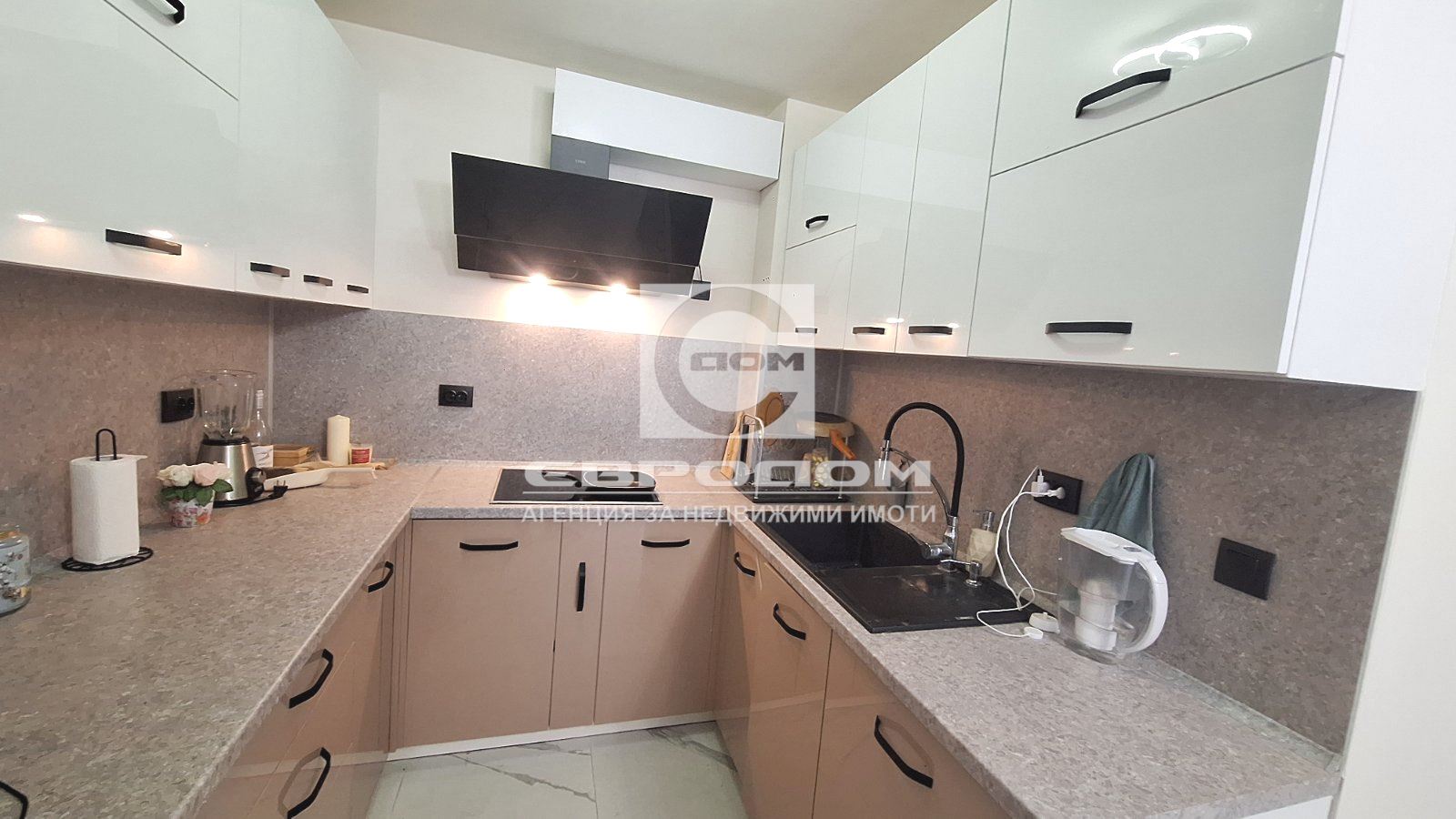 Обзаведен тристаен апартамент до Медицински факултет - 0