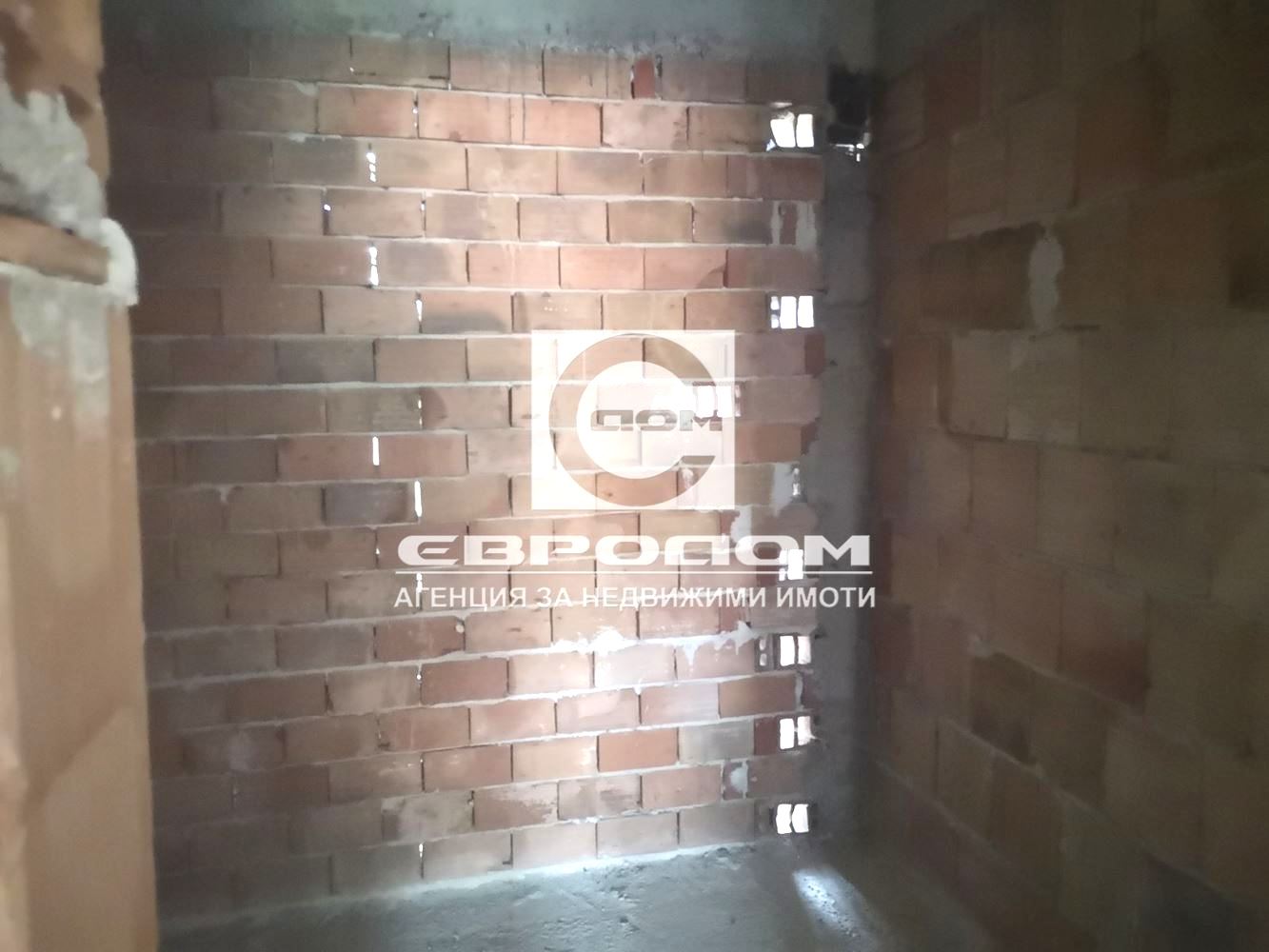 Продавам голяма къща в село Борилово - 0