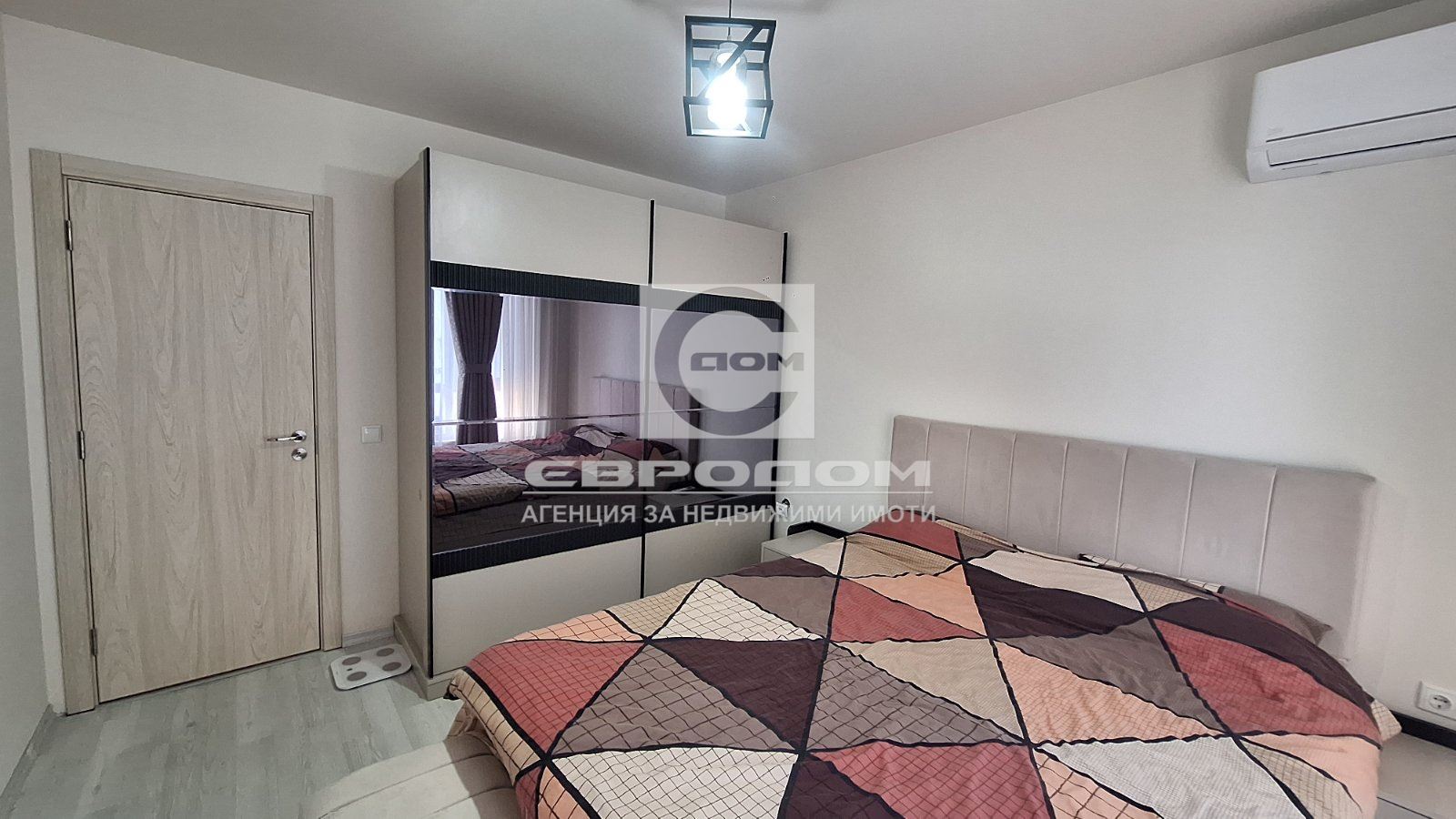 Обзаведен тристаен апартамент до Медицински факултет - 0