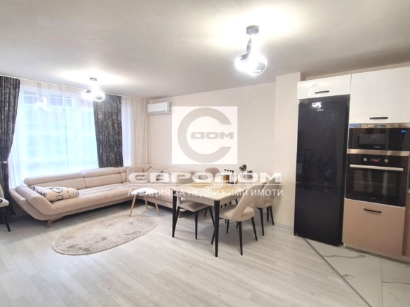 Обзаведен тристаен апартамент до Медицински факултет - 0