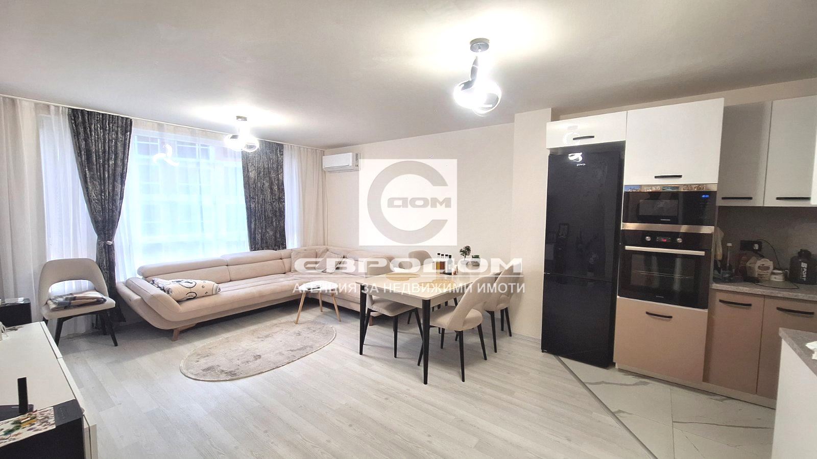 Обзаведен тристаен апартамент до Медицински факултет - 0