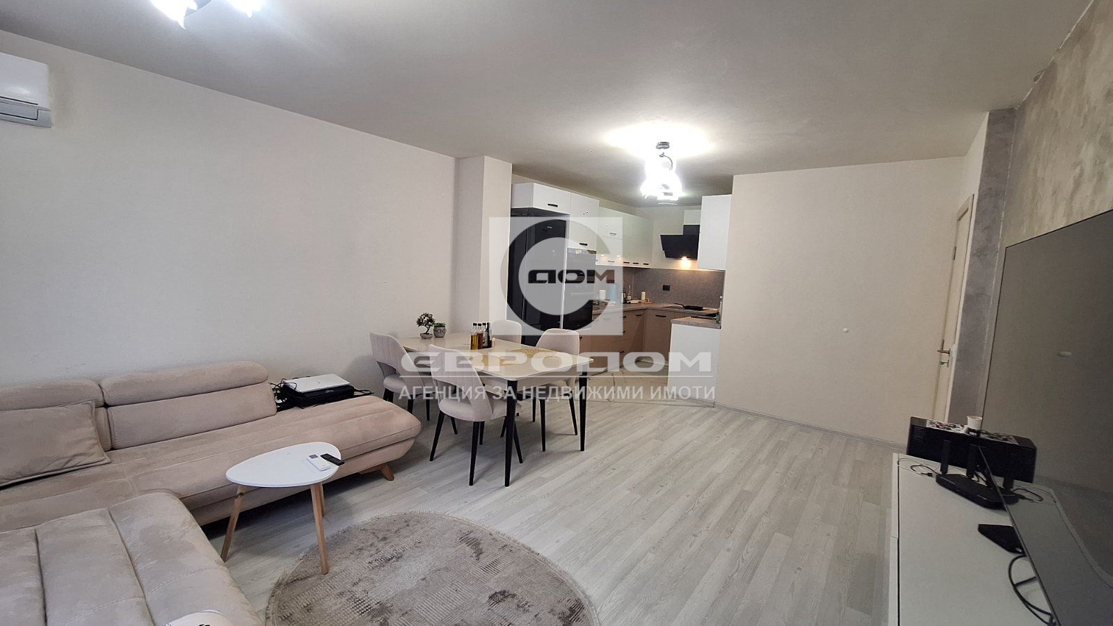 Обзаведен тристаен апартамент до Медицински факултет - 0