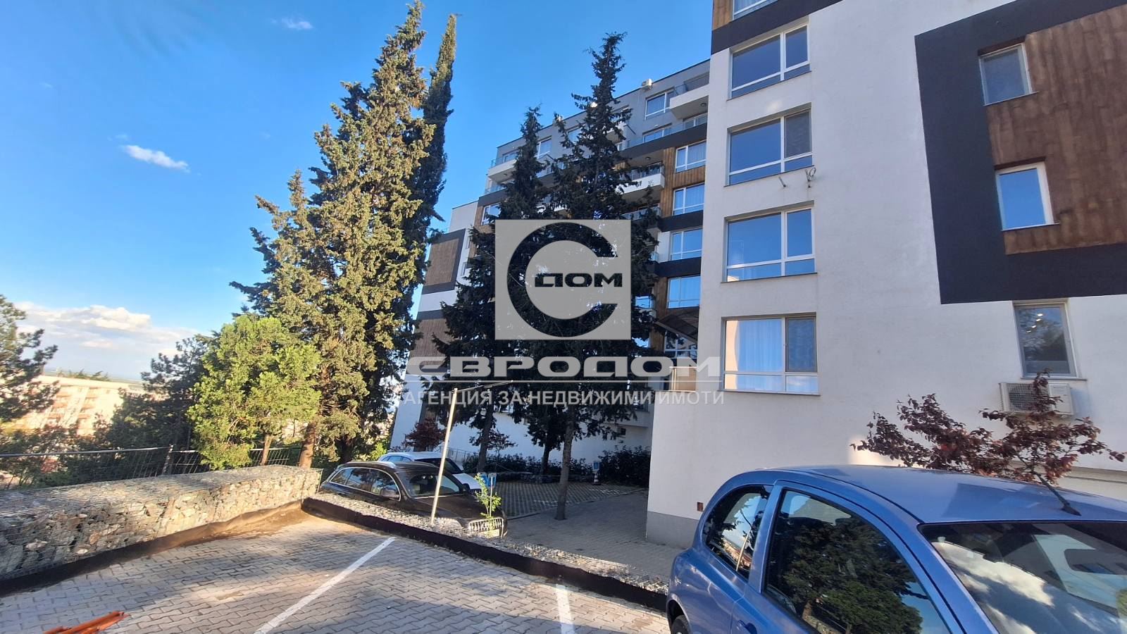 Обзаведен тристаен апартамент до Медицински факултет - 0