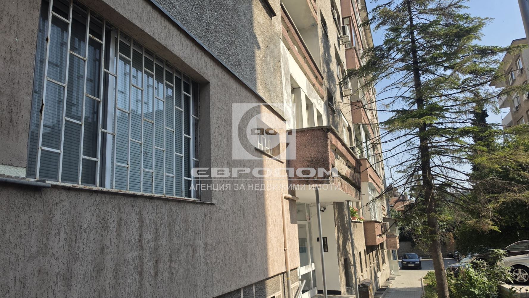 Продавам многостаен, тухлен в района под Жабките - 0