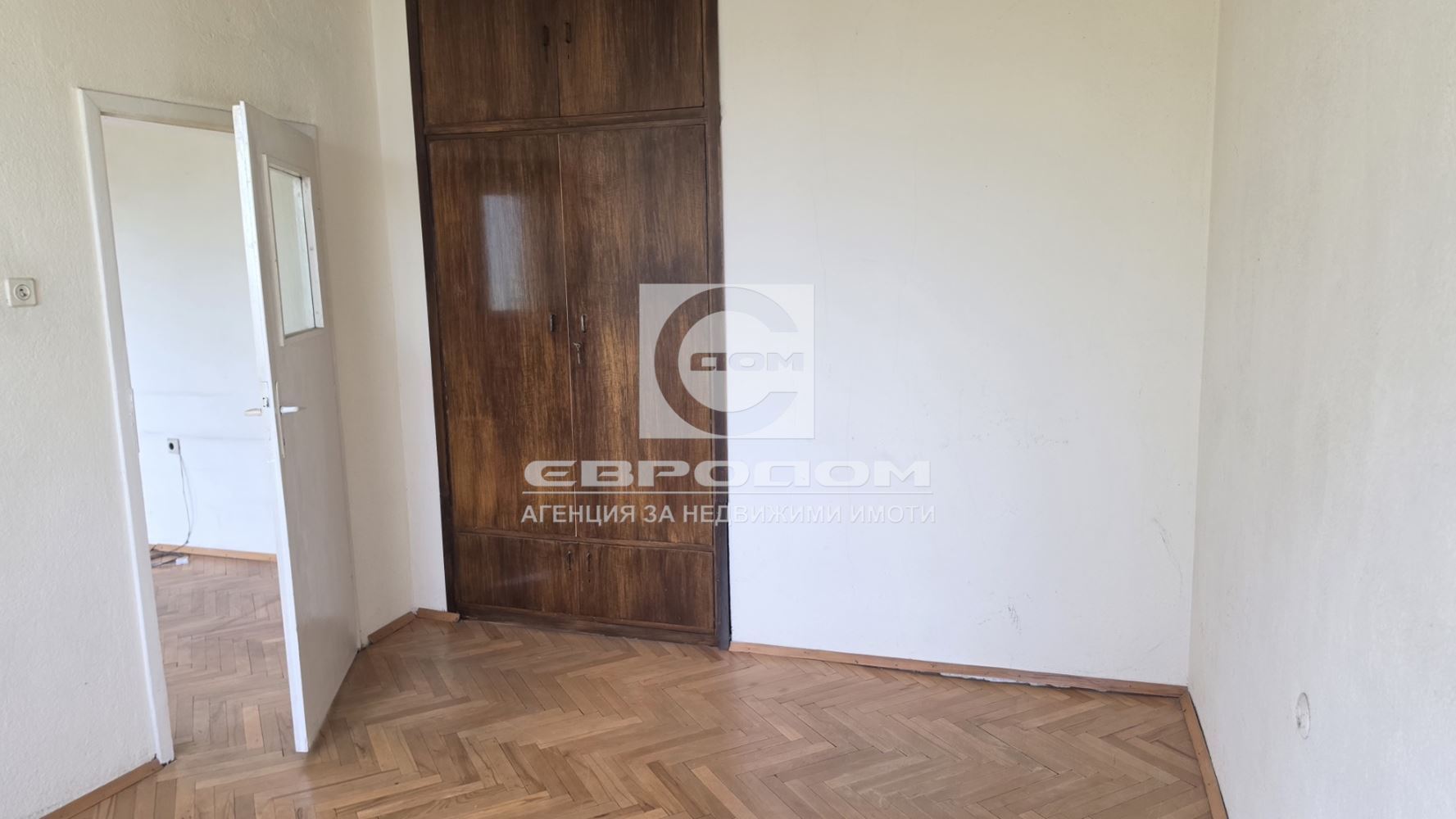 Продавам монолитен, 4- стаен, Ремиза - 0