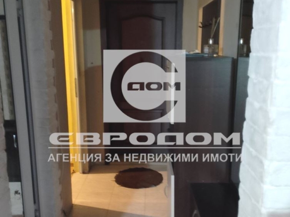 Продавам тристаен, Казански - изток - 0