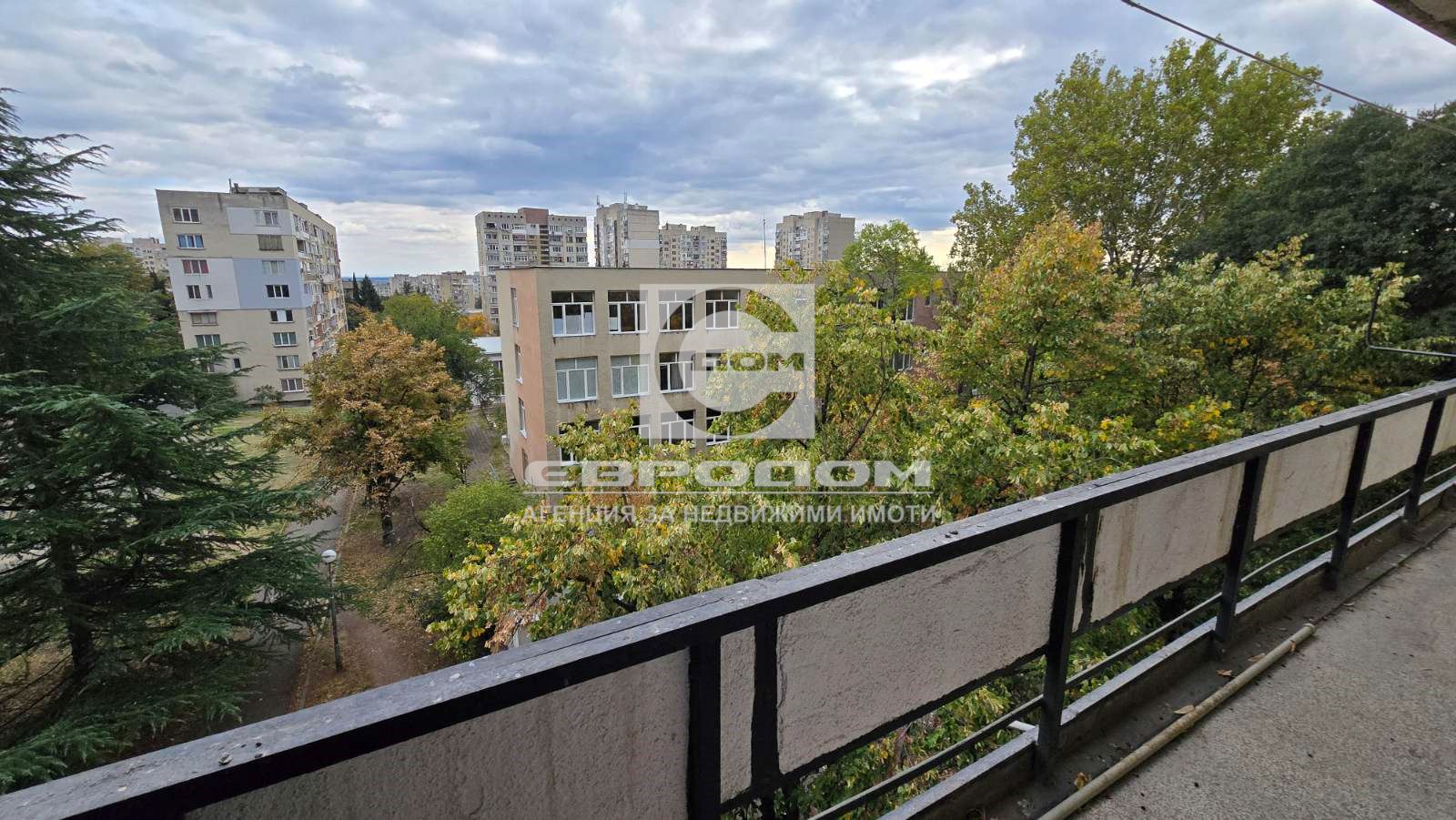 Многостаен монолитен апартамент в кв. "Три чучура-юг" - 0